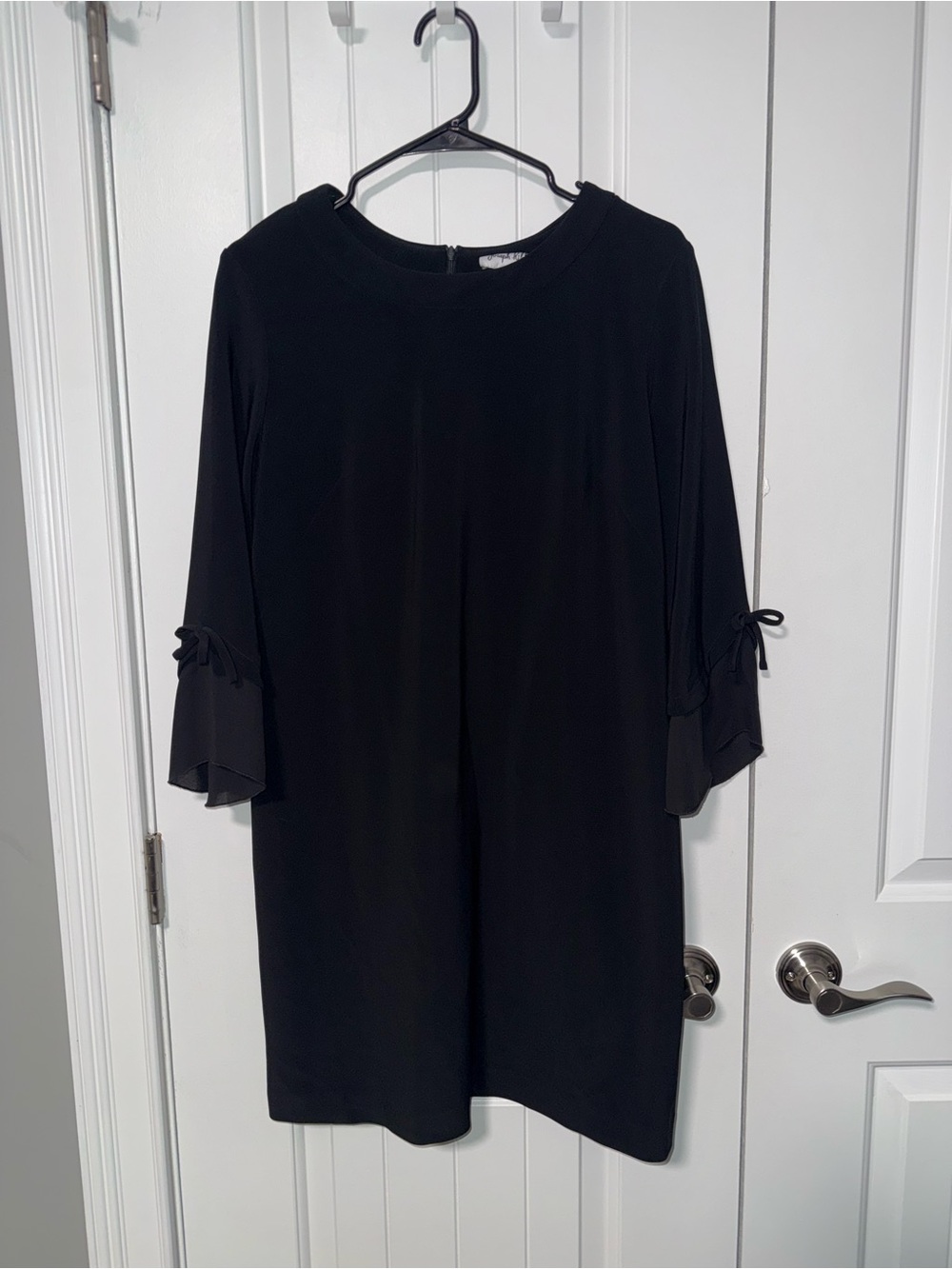 Like New Joseph Ribkoff Black Midi Shift Dress with Tie-Sleeves